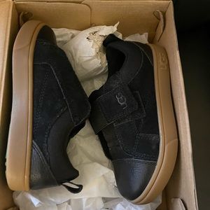Size 10 Toddler Boys Ugg shoes!